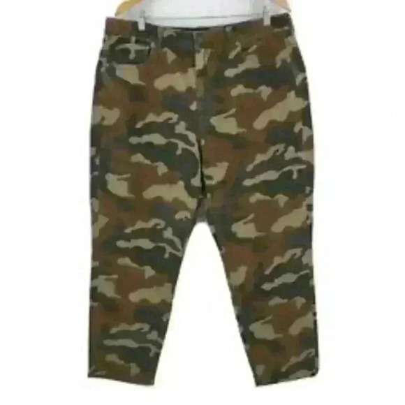 New! American Eagle Super Stretch Camo Mom Corduroy Jeans - Picture 2 of 8